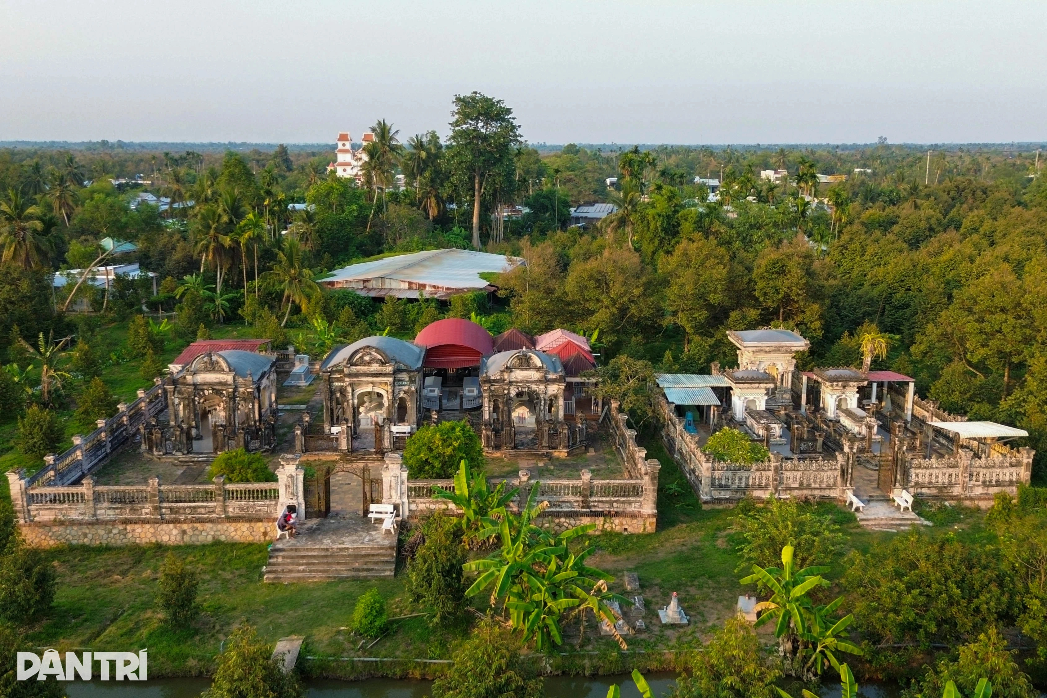 Quần thể mộ của gia tộc họ Trần với lịch sử tồn tại hơn 200 năm tại Cần Thơ